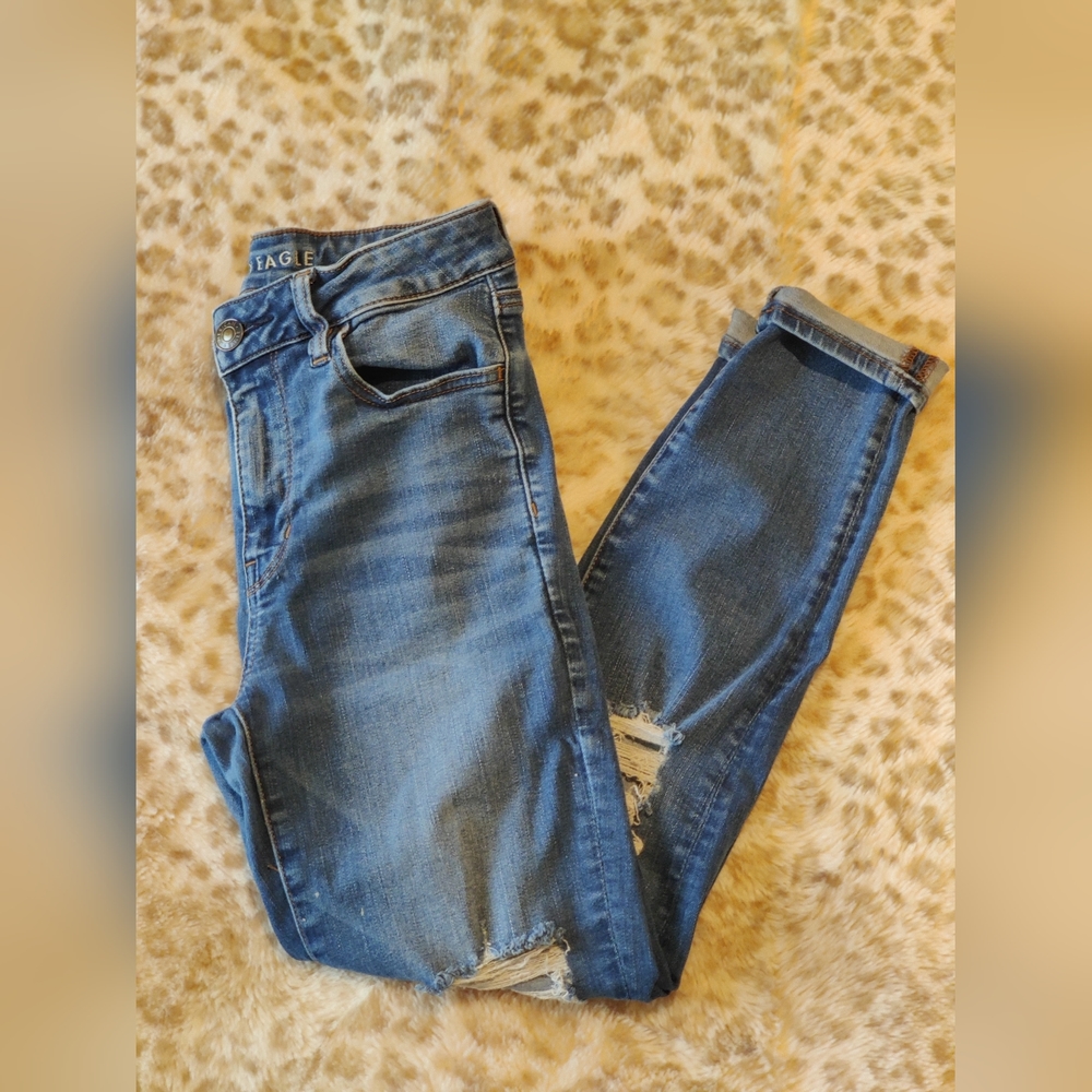 American Eagle Hi-Rise Distressed Stonewashed Jeans Size 8S